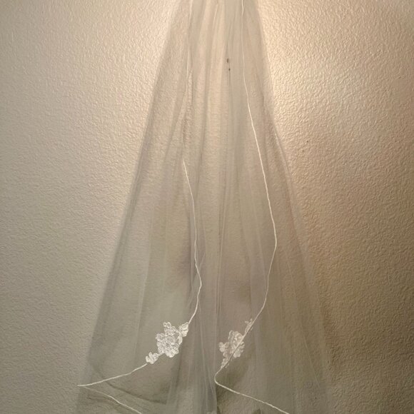 PARIS by Debra Moreland Alves Wedding Veil - Picture 6 of 8